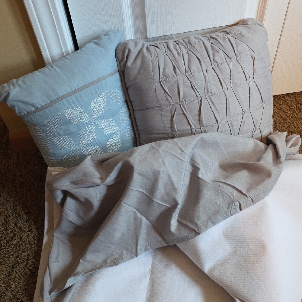 Gray and Blue Textured Decorative Pillows And Queen Dustruffle